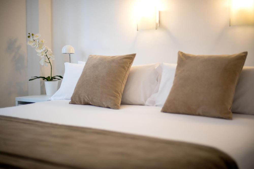 Standard Double or Twin Room interior